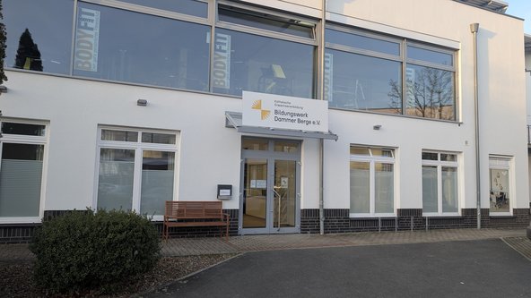 Eingangtür Bildungswerk Dammer Berge